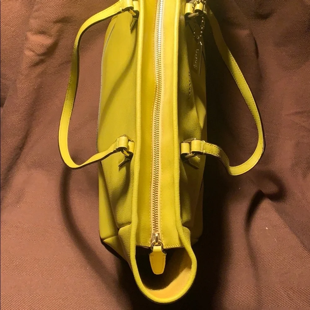 Coach leather zipper Neverfull tote w/metal tag